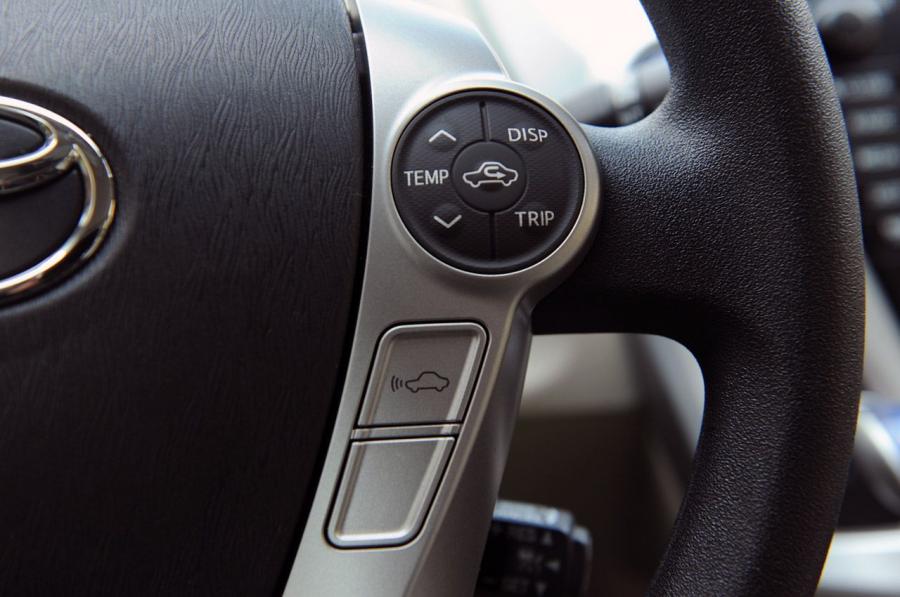  Toyota Prius V 2011 года  (фото 129 из 208)